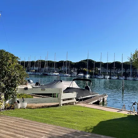 Apartment Marina Belle Vue Avec Appontement Le Grau-du-Roi
